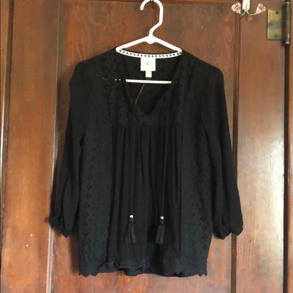 Black size small 3/4 sleeve shirt